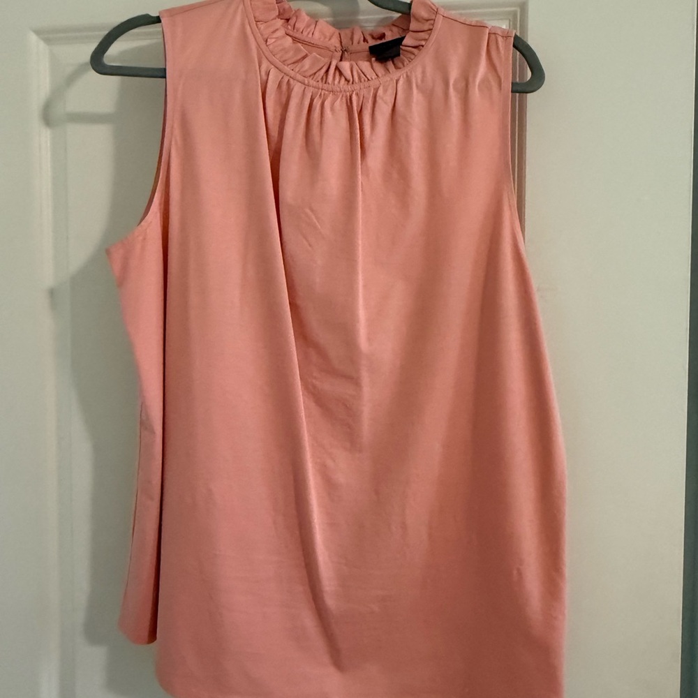 Ann Taylor Factory Sleeveless Blouse in Light Peach